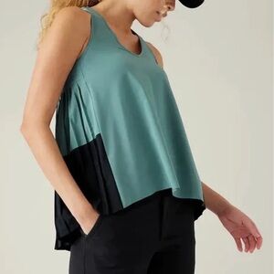 Athleta swing forward pleated tank